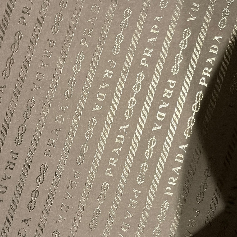 PRADA hat box - Picture 2 of 7